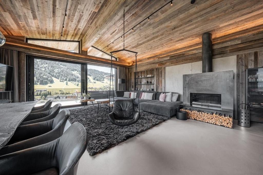 Penthouse with private sauna & hot tub - 5