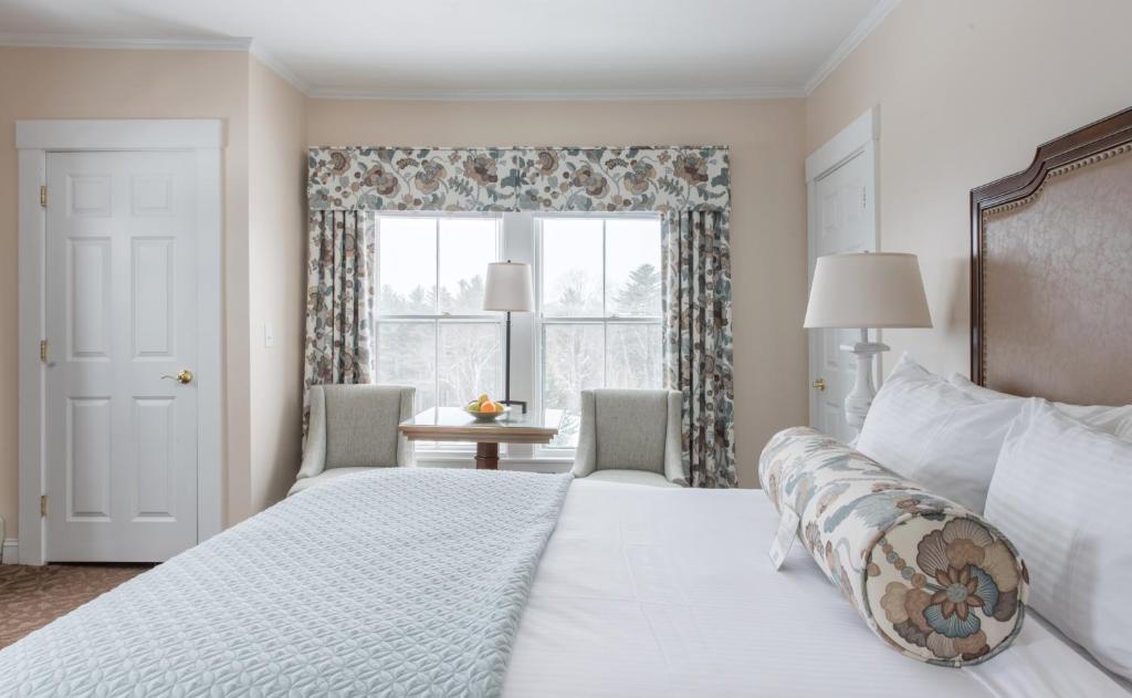 Grand View Queen Room