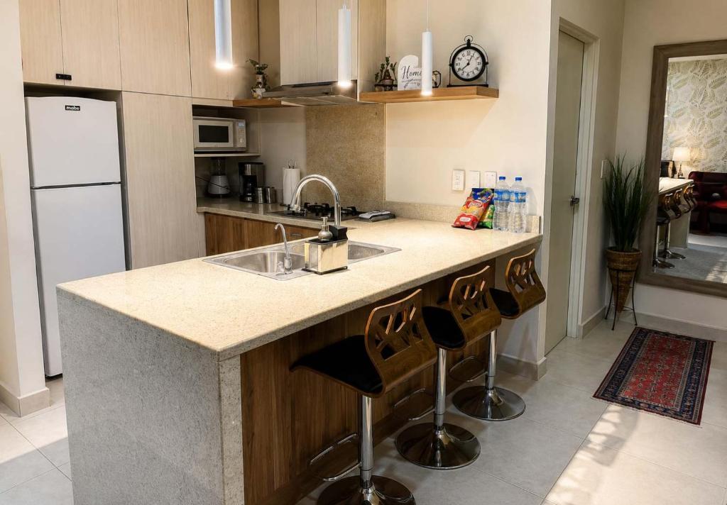 Parkfront Luxury Apt w Terrace BBQ & Gym - 2