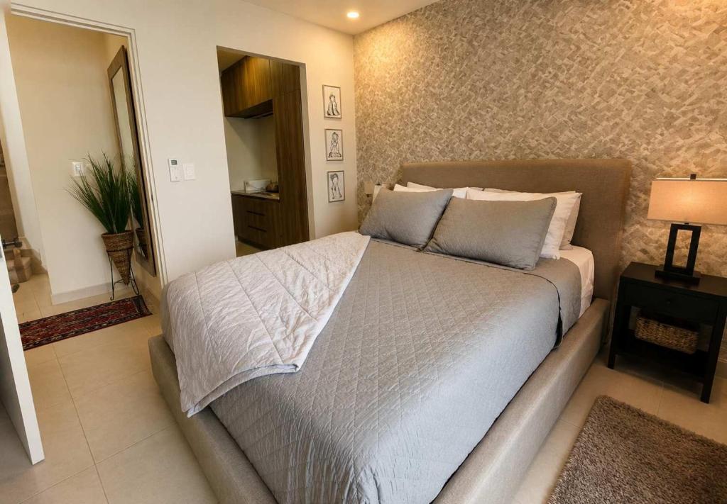 Parkfront Luxury Apt w Terrace BBQ & Gym - 4