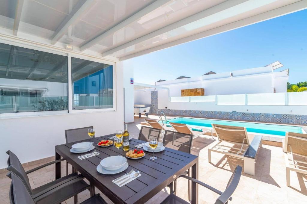 Villa Yesenia by Villa Plus - 3