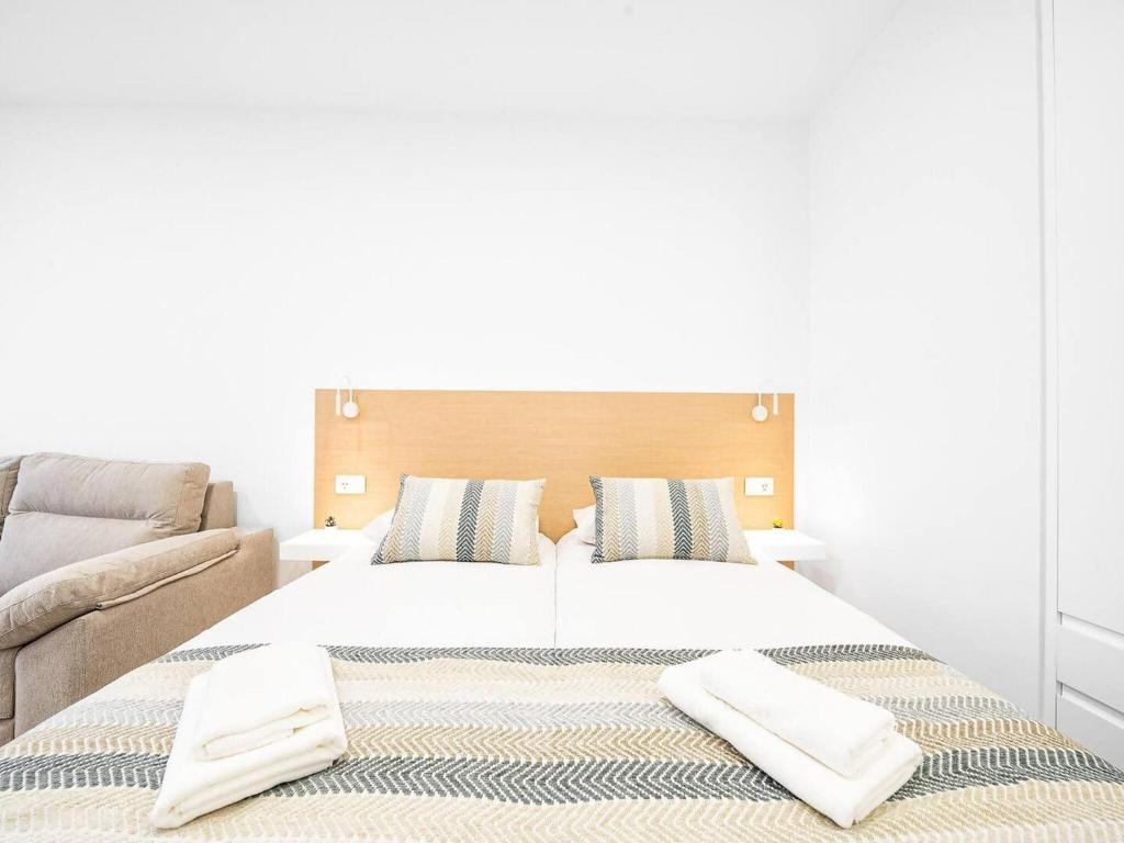 Modern Las Palmas Apartment Near Las Canteras Beach - 3
