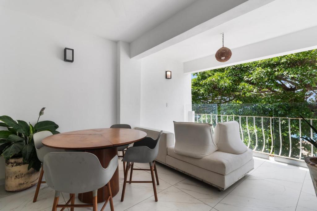 Beachfront condo, oasis of tranquility - 4
