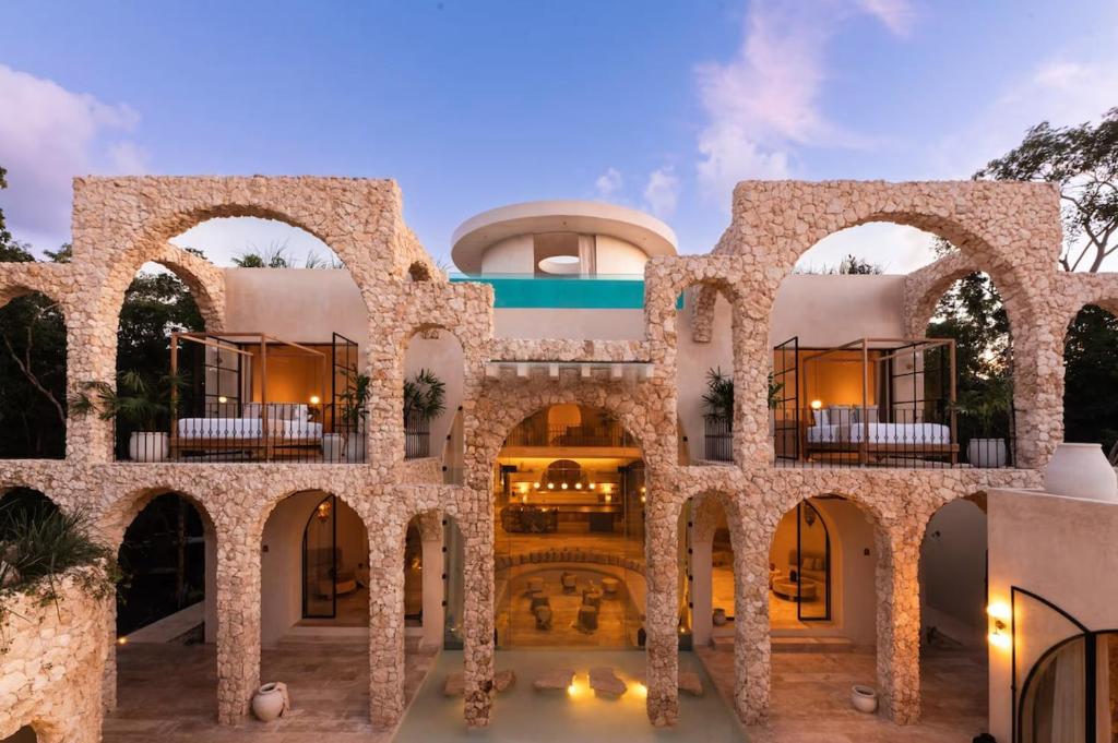 Villa 13 BR 2 Villas 4 Pools - 1