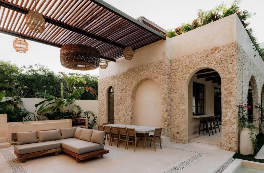 Villa 13 BR 2 Villas 4 Pools - 3