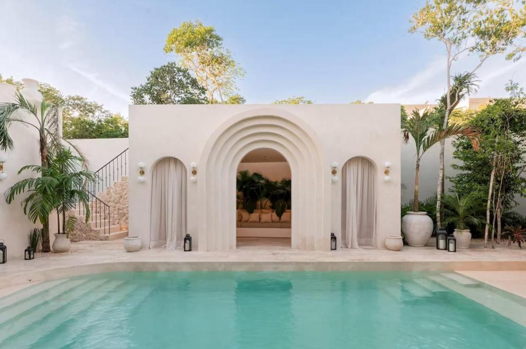 Villa 13 BR 2 Villas 4 Pools - 5