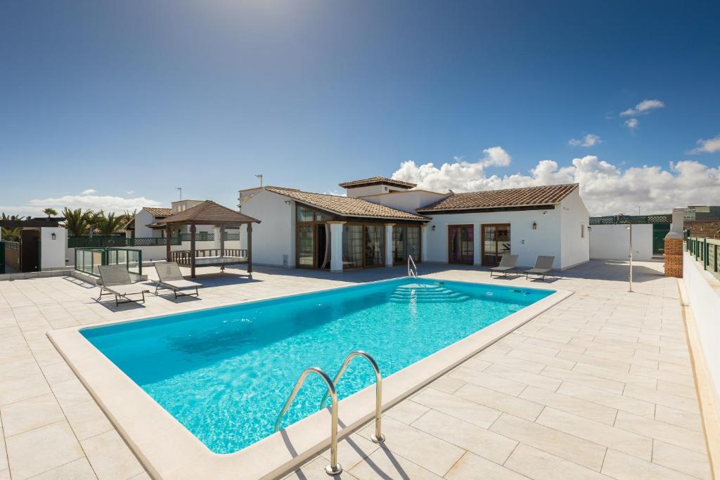 Home2Book Corralejo Private Pool & BBQ Villa - 1