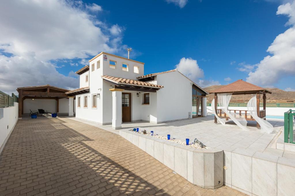 Home2Book Corralejo Private Pool & BBQ Villa - 2