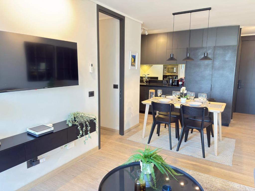HOM 2bed with breakfast and terrace floor 10 Alto LasCondes - 1