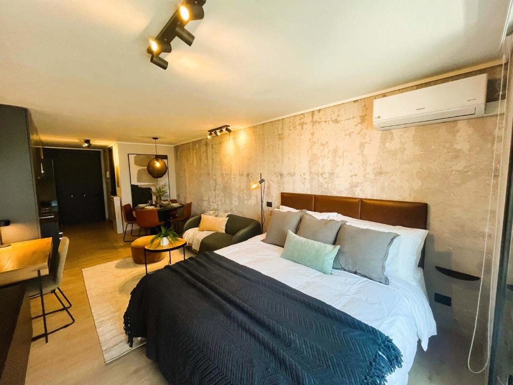Las Condes Studio with breakfast Gym Private Terrace Parking - 1