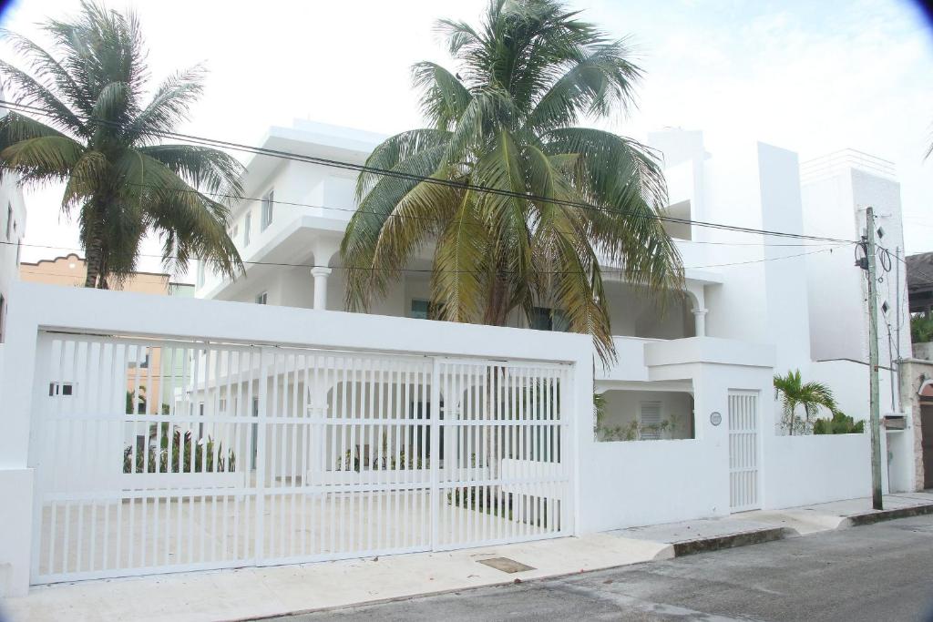 Edificio con departamentos espaciosos a pocos pasos de la playa - 2
