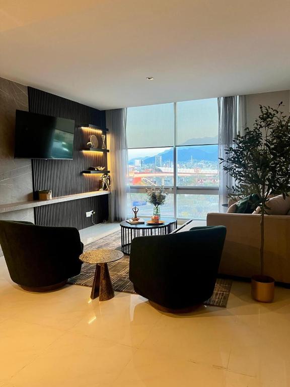 Experience the best location on Paseo Santa Lucia - 2