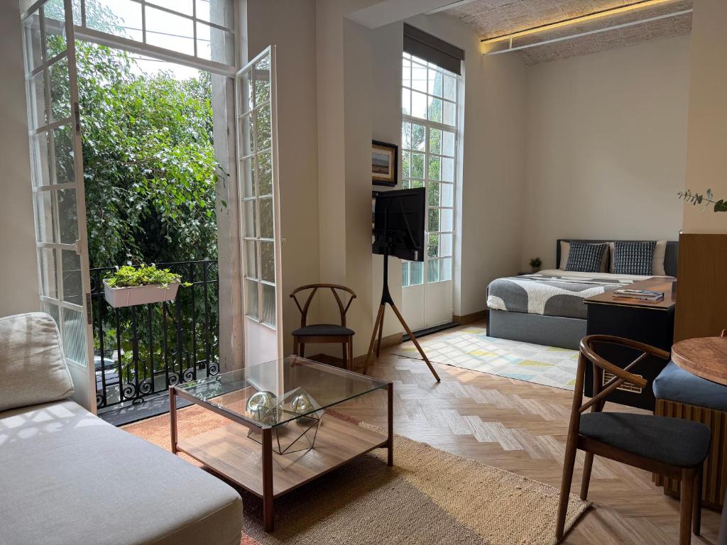 Light-Filled Loft- Fast WiFi, Pool, Gym & Security - 1