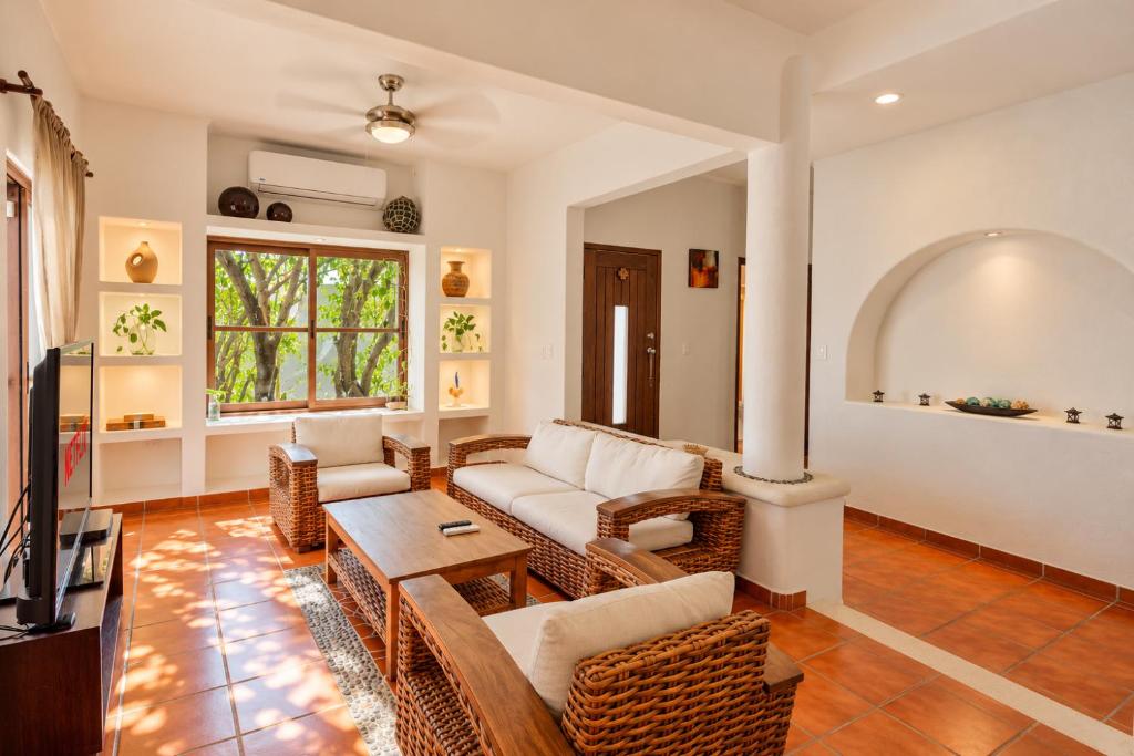 Casa Ceiba - 4 Bedroom Villa with Private Pool and great location in trendy neighborhood - fits 8 - 2