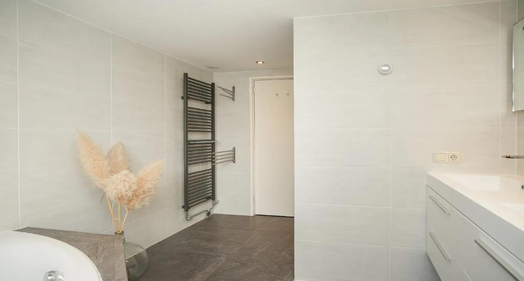 Rosewood Place - 5