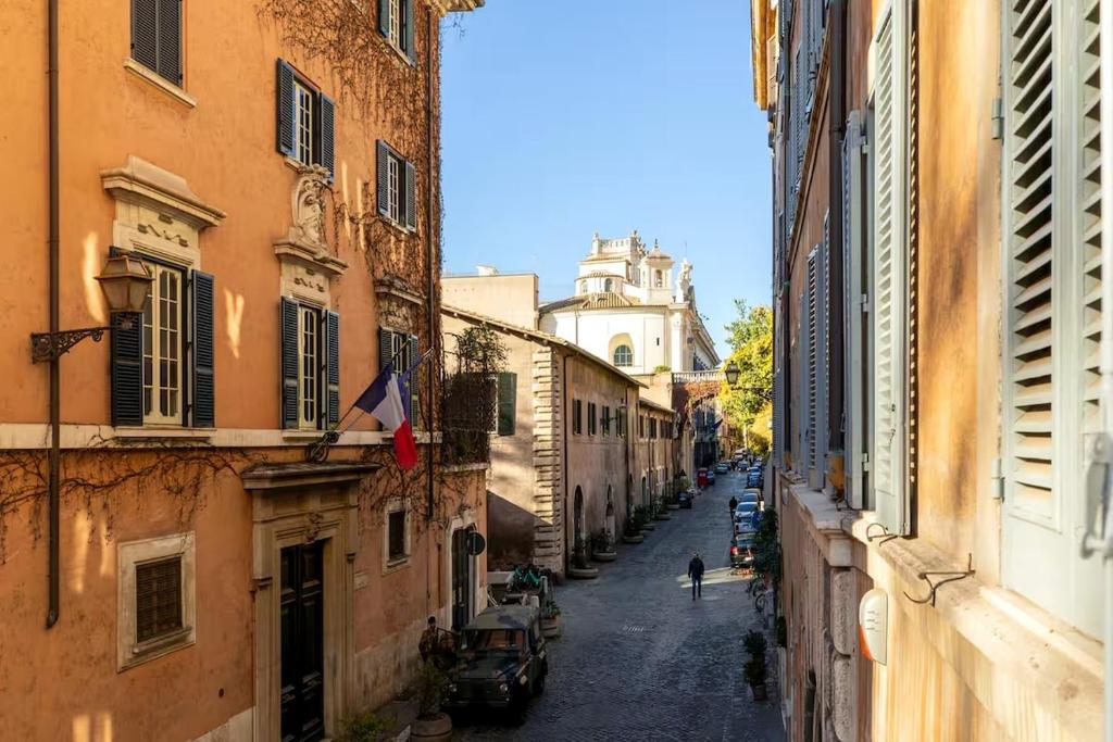 Historic Via Giulia Loft by Flatinrome - 3