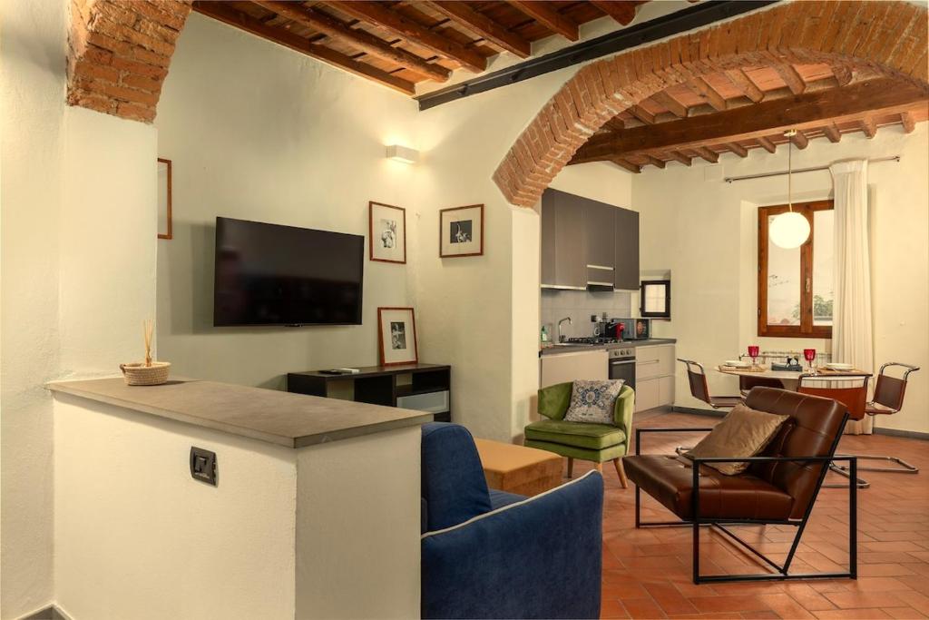 Central Florence Gem - 1