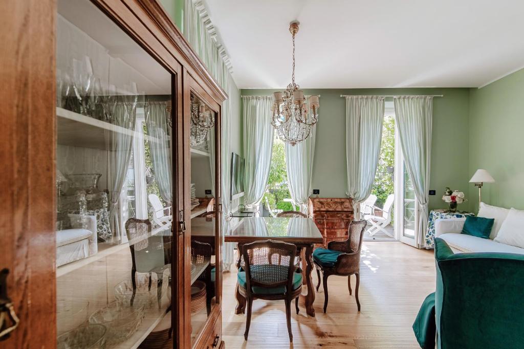 Green Home by "The House Of Travelers" - 2