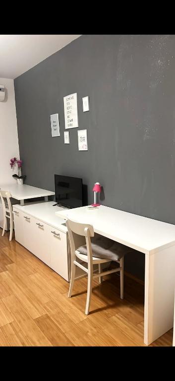 City Center Luxury Apartment - 4