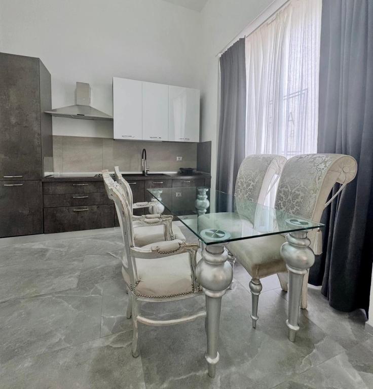 Two-room apartment equipped with a kitchen and bathroom - 2