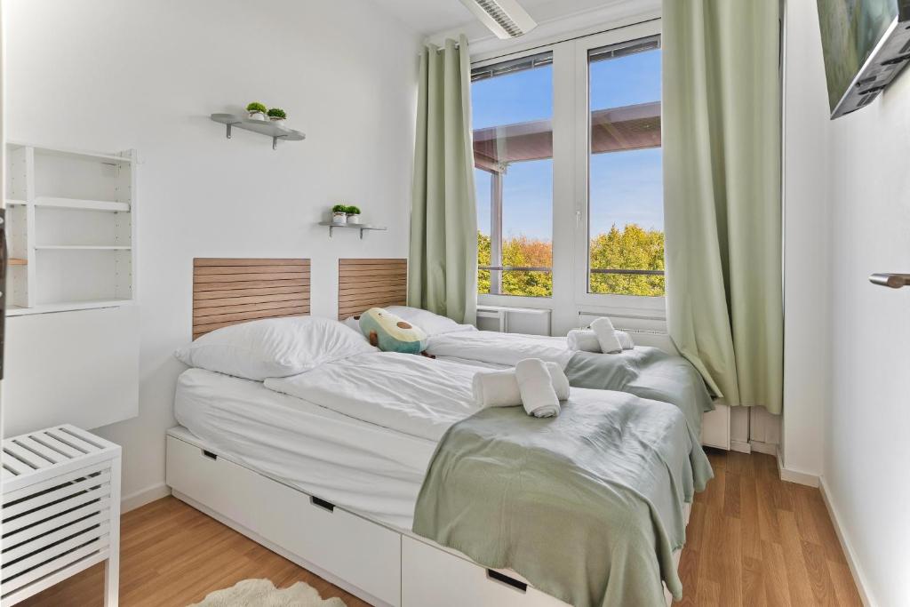 3 Bedroom Apartment-5 Beds Workspace and Smart TV in Every Bedroom near Messe München Fast WiFi Ideal for Business Travellers - 4