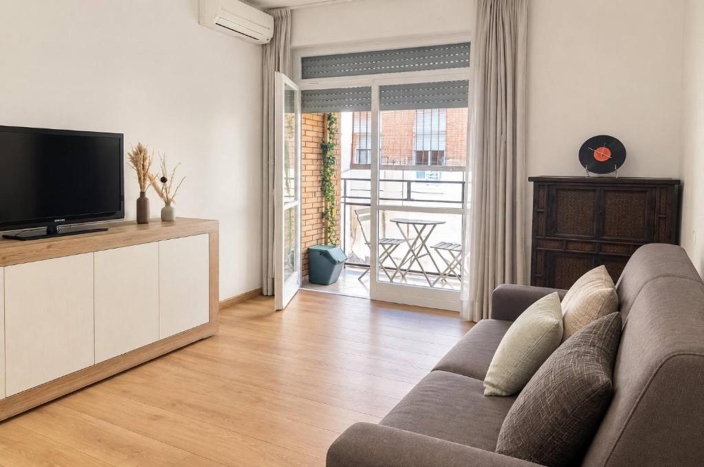 Bright 2BR, 2 Baths & Balcony near Piramide Metro - 1