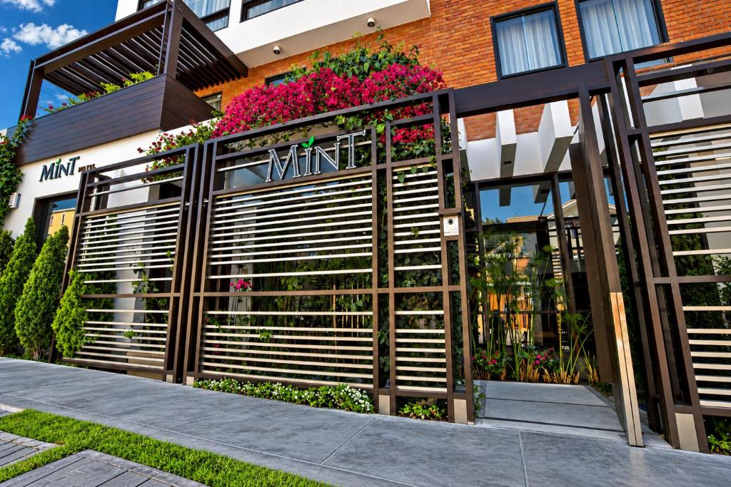 Mint Hotel - 2