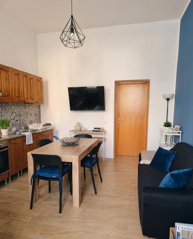 Suite 15 - 3