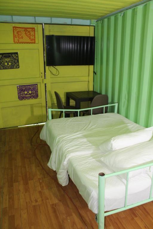 Habitación Privada 4 hasta 8 personas Cerca GNP y Autodrómo Aquí Comes Rico - 2