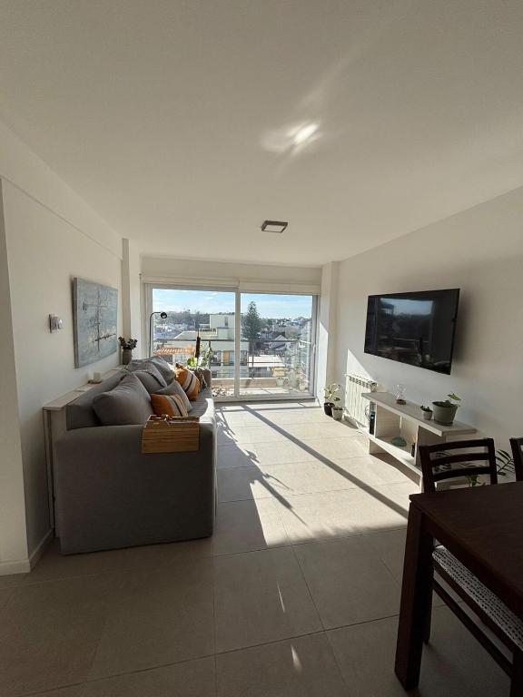 Depto 2 Amb en Punta Mogotes con Cochera privada- Edificio frente al mar - 1