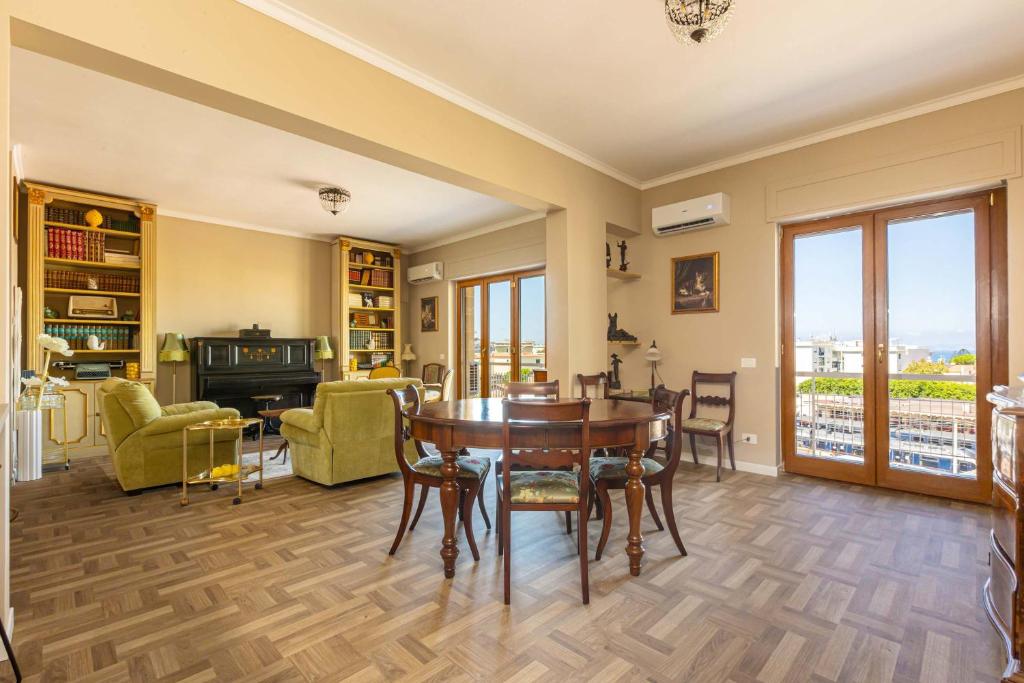 900 Vintage Design in Central Sorrento - 2