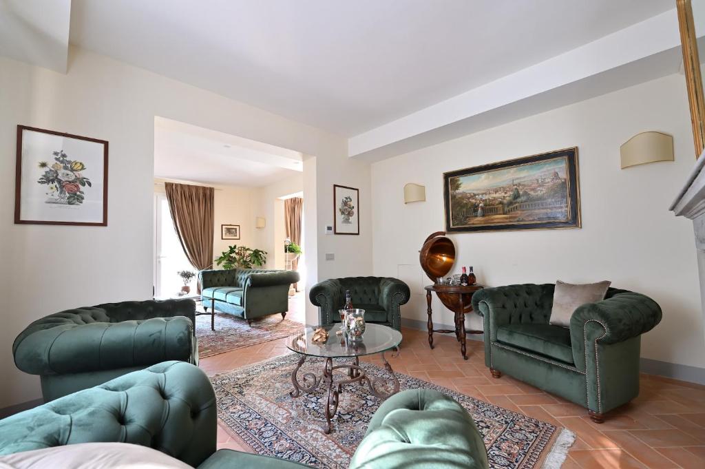 Private Tuscan Villa 17 Minutes from Florence City Centre ,Private Pool, 6 Suites & 7 Bathrooms - 3