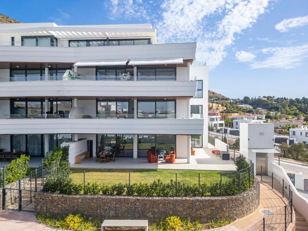 Palm Retreat, Wraparound Terrace Pool, Higuerón, Fuengirola - 5