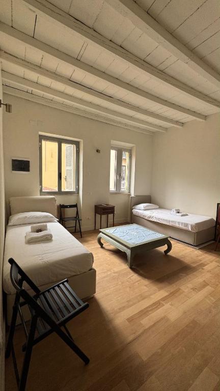 Chinatown - Bright & Spacious Apartment - 4