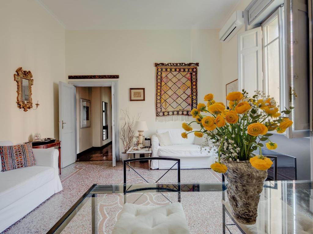 Trastevere Stylish Two Bedroom - 5