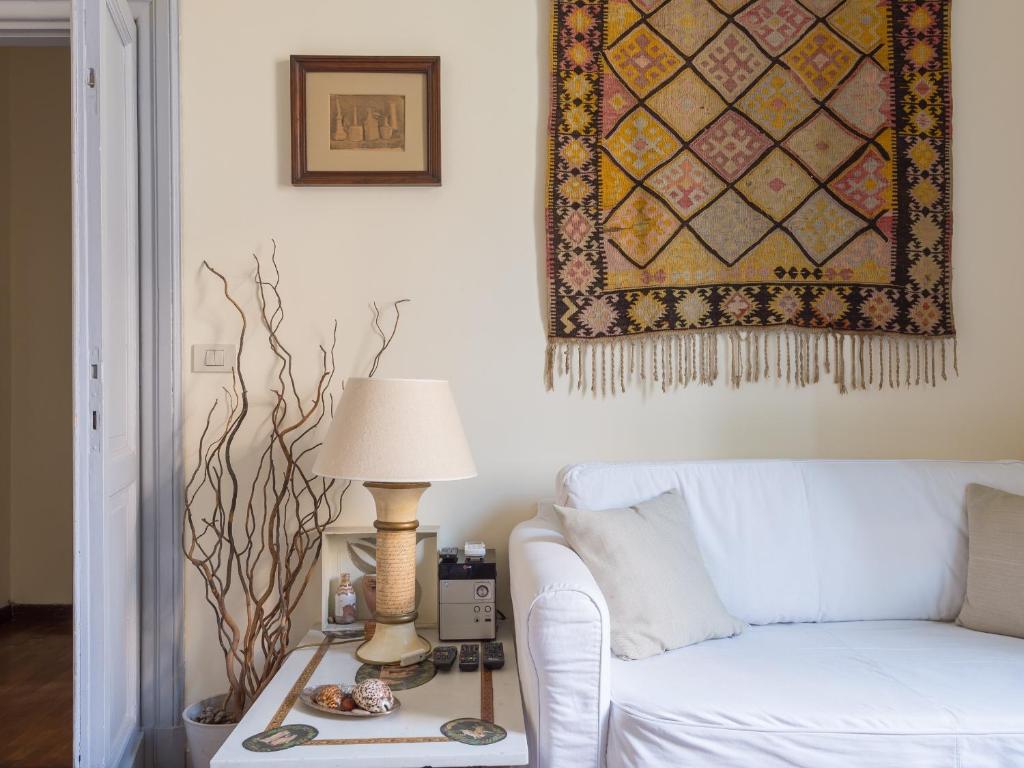 Trastevere Stylish Two Bedroom - 3