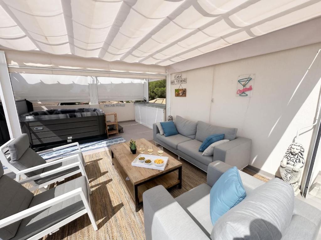 El Galan Penthouse with Private Jacuzzi & Pools - 3