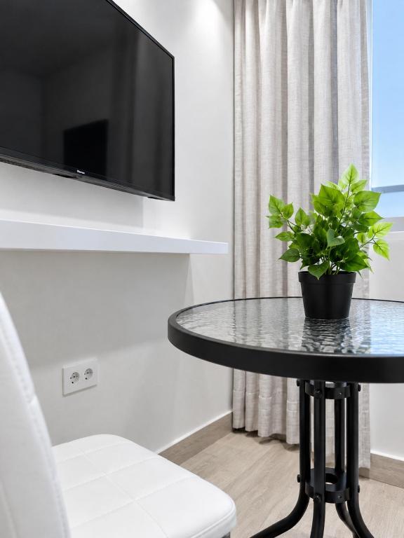 Miraflores Comfort Room - 4