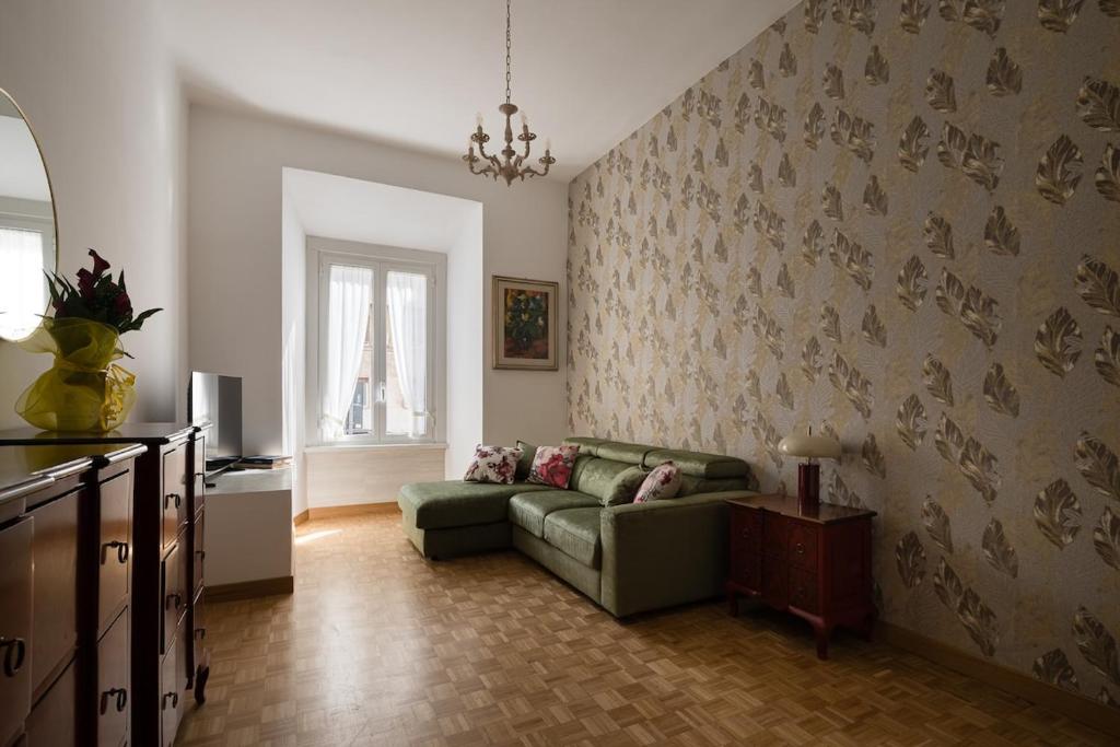 Elegant and Spacious 3BR-3BA Apartment near metro - 1