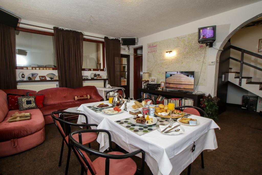 Food and beverages, Halvat Guesthouse in Sarajevo