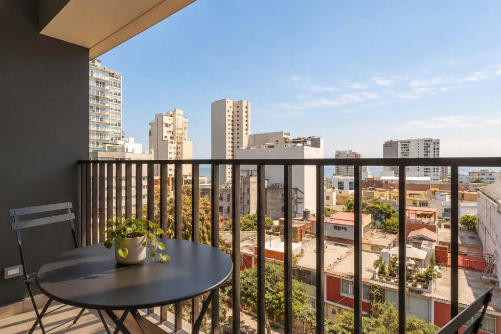 Fantastic 2BR with Pool near the Costa Verde by Geko - 4