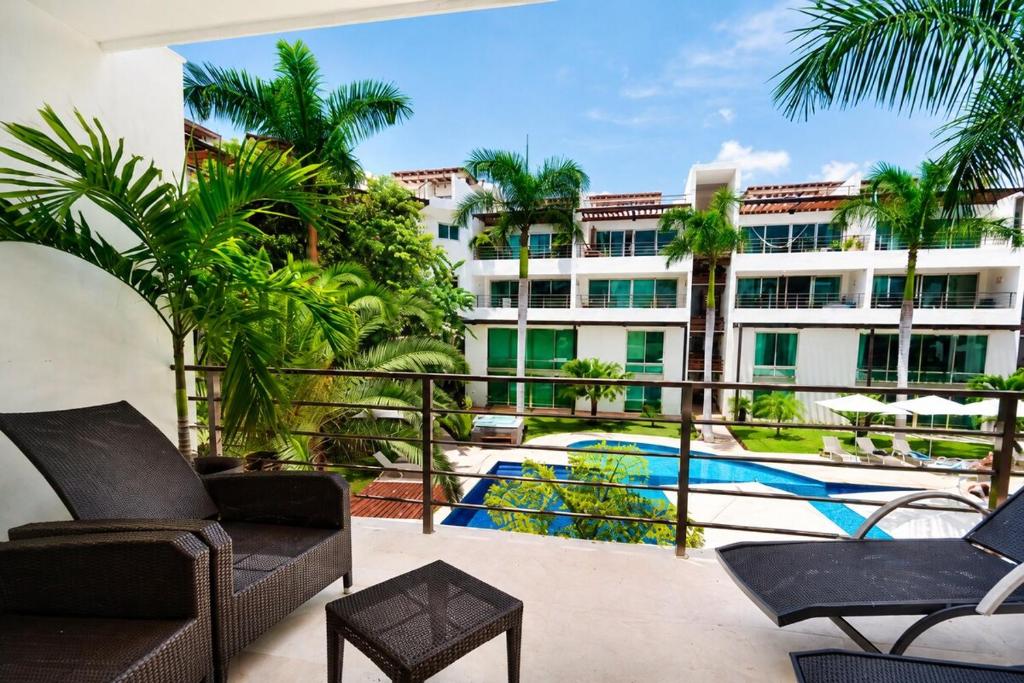 4BR 4 Bath Penthouse with Private Rooftop & Walk to Beach - 5