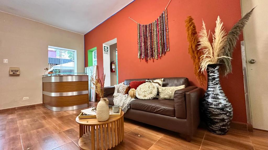 Casa Bellido Miraflores - Hotel & Terrace - Shared Kitchen and Hot Water - 2