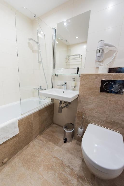 Hotel Galanta photo