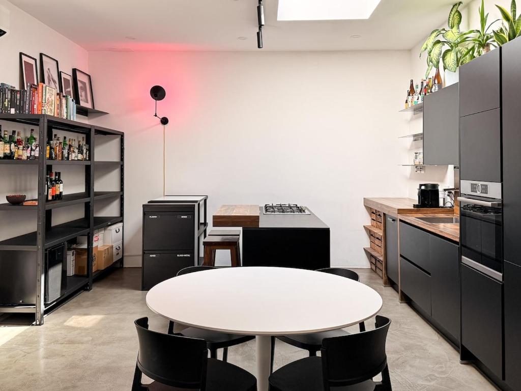 Loft Miyabi - Urban Retreat with Private Parking - 4