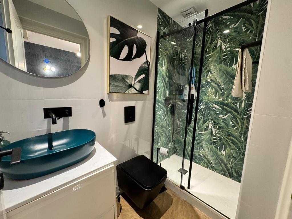 Sky Lounge Room - 3