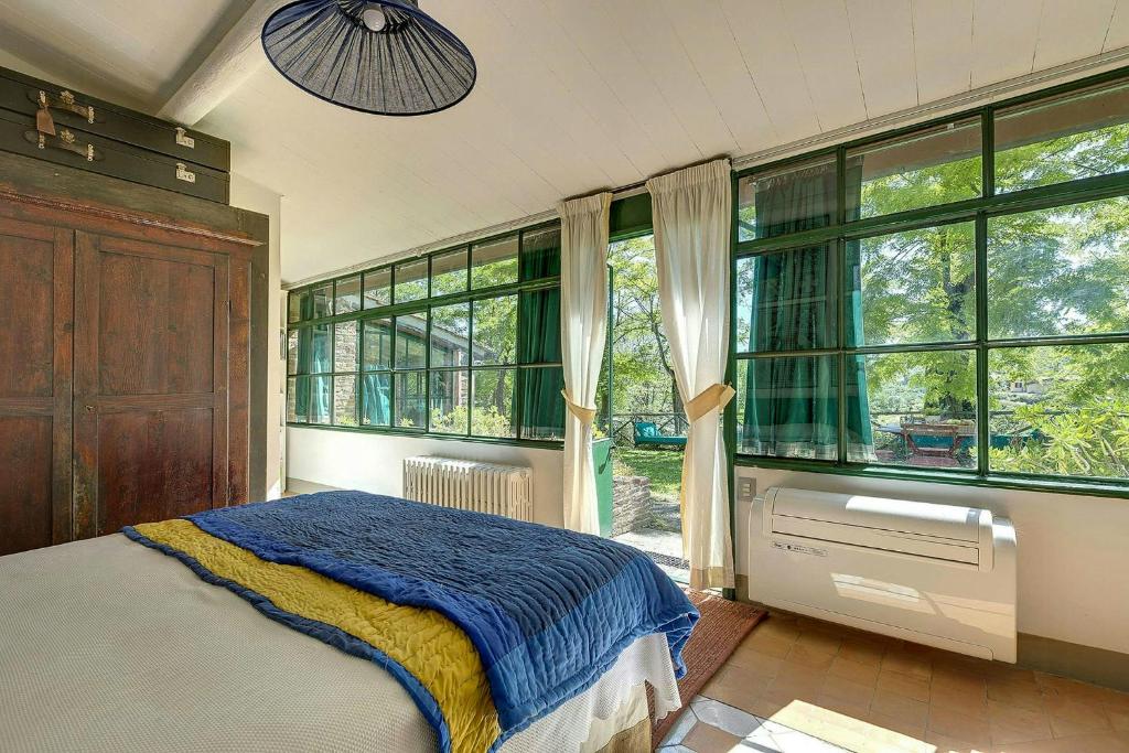 Charming hideaway in an artists' hamlet - 4