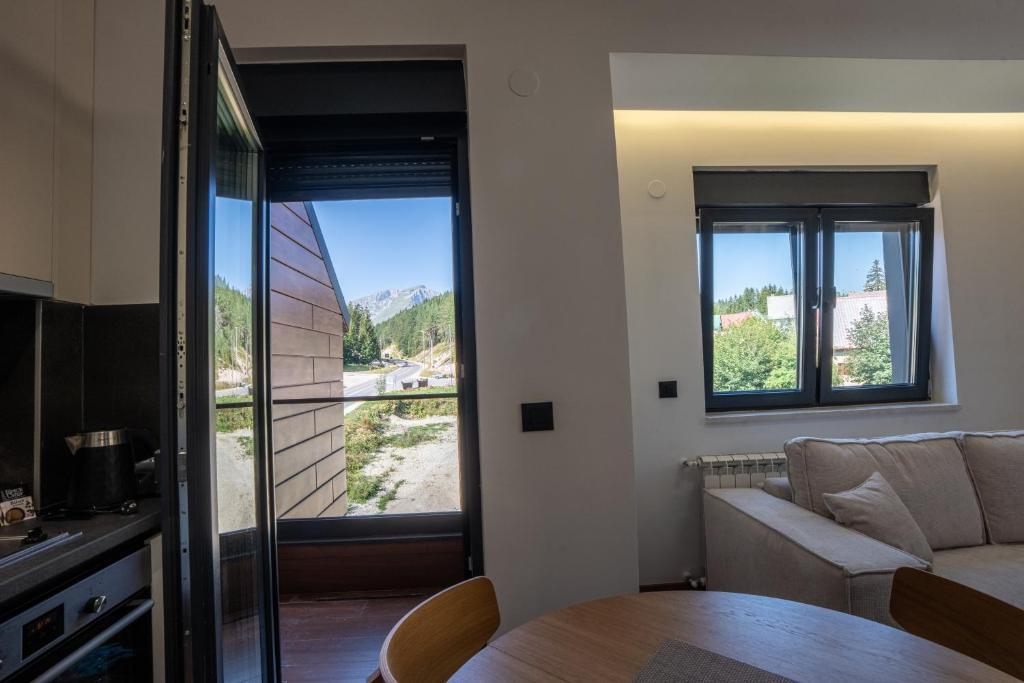 Kraljeva stolica flats - 1