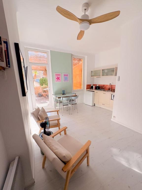 Appartement avec terrasse & mezzanine Cœur du 6ème - La Plaine - 4