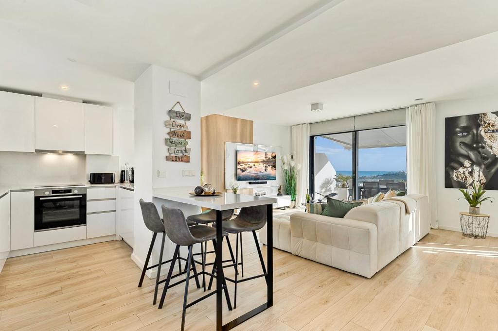 One80 Residences New Modern Luxury Penthouse with amazing sea view and private jacuzzi - 5